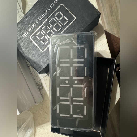 Hidden Camera - Picture 6 of 6